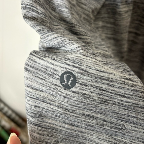Lululemon Essential Pleated Tank 8 - Picture 5 of 5